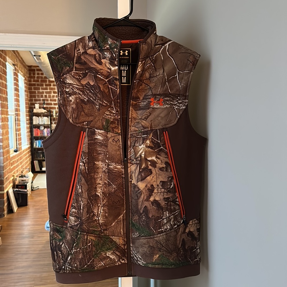 Under Armour camouflage Vest Size M Worn Once